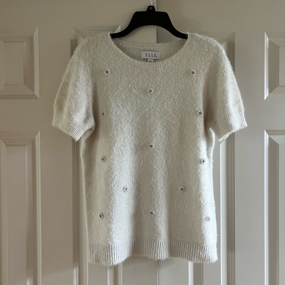 Elle White Short Sleeve Sweater With Beaded Flowers Size Medium